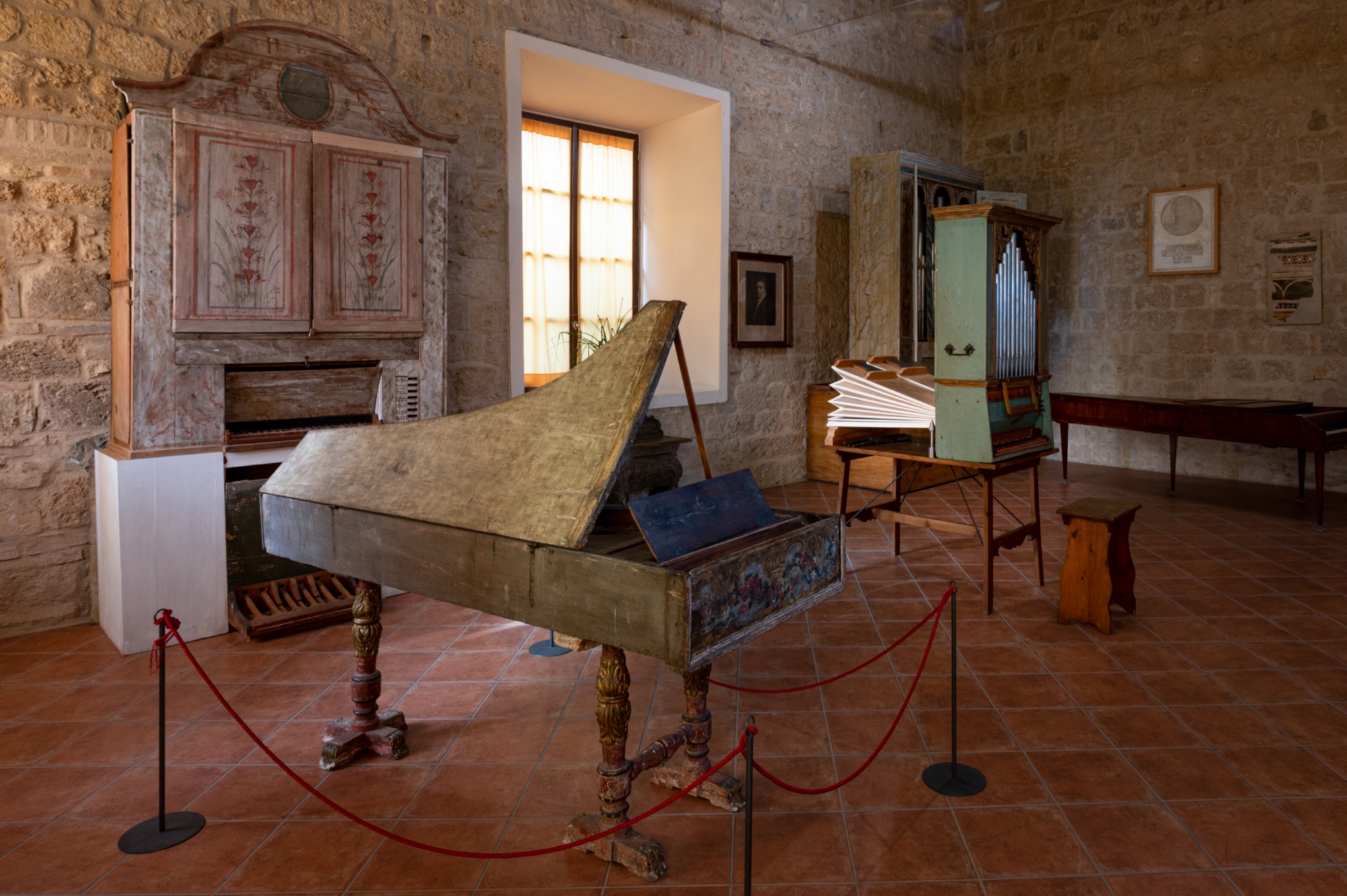 Photo d’orgues antiques au musée