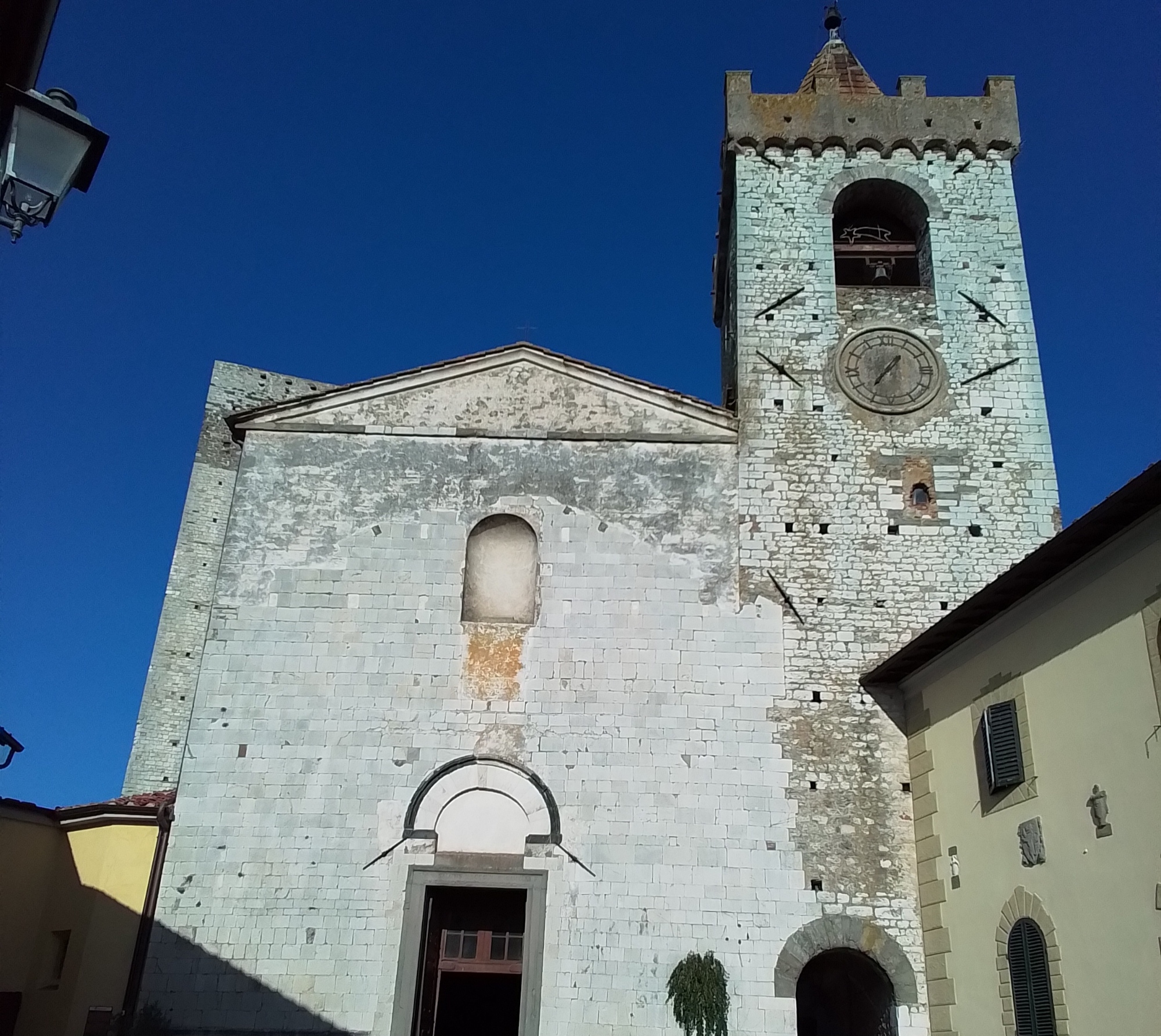 Façade de l'église de Santo Stefano