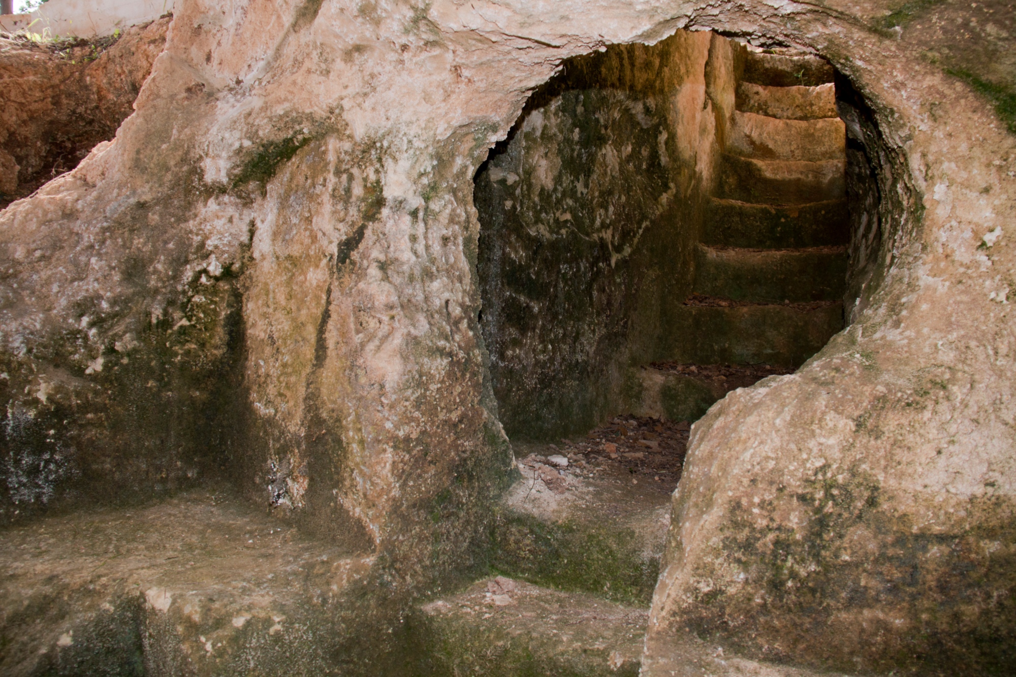 Intérieur Nécropole Dometaia