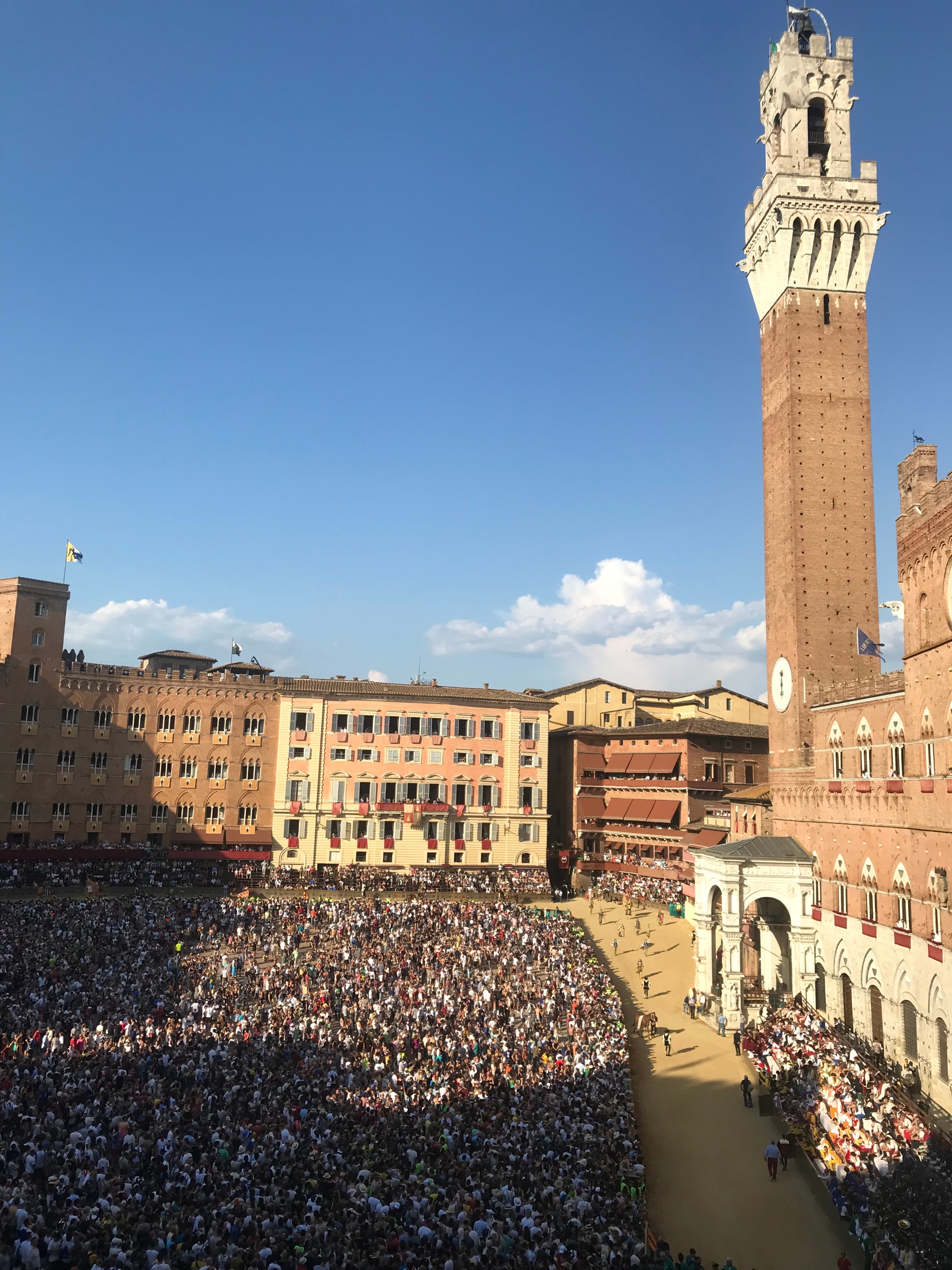 Visita guidata della città di Siena, dalla Basilica di San Domenico a Piazza del Campo