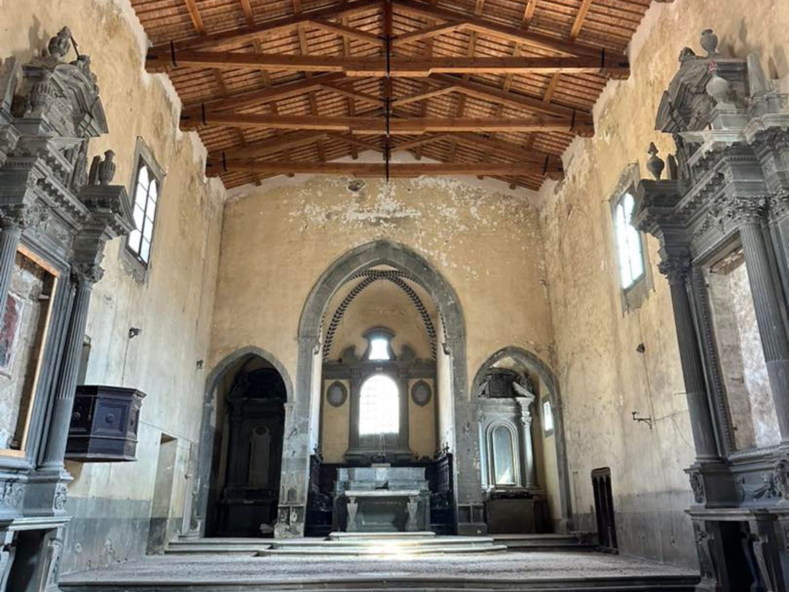 Intérieur de l’Église de Saint Augustin à Castiglion Fiorentino