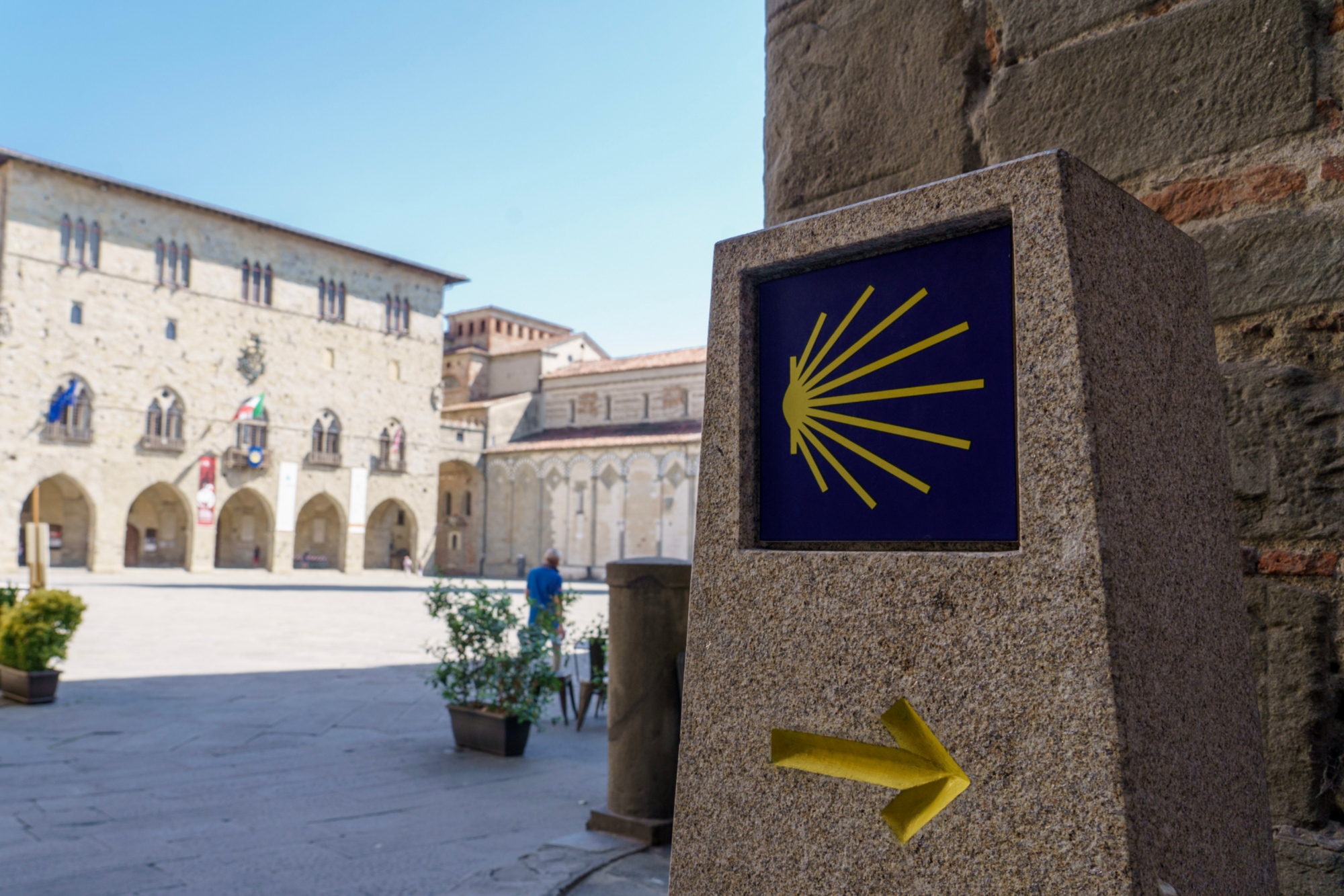 Monument du Chemin de Saint-Jacques sur la Piazza Duomo, Pistoia