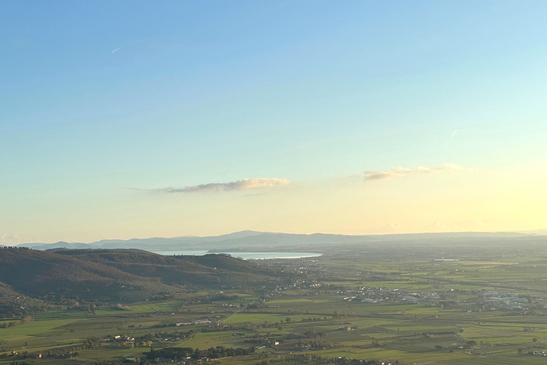 Panorama de la vallée et du lac Trasimène depuis Cortona