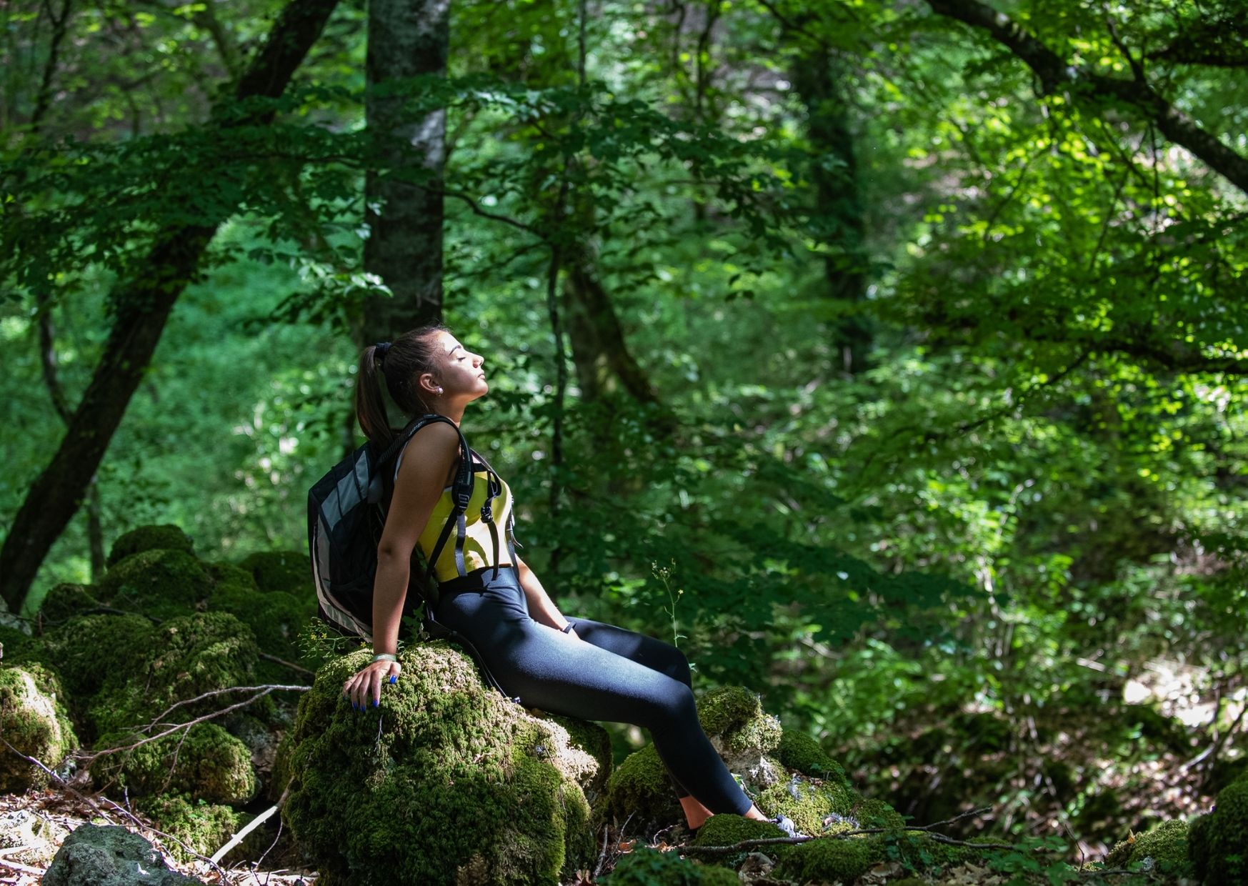 Fille dans la nature de la Réserve Naturelle de Pietraporciana