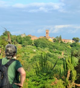 Trekking a Montecarlo di Lucca al tramonto e degustazione di vini