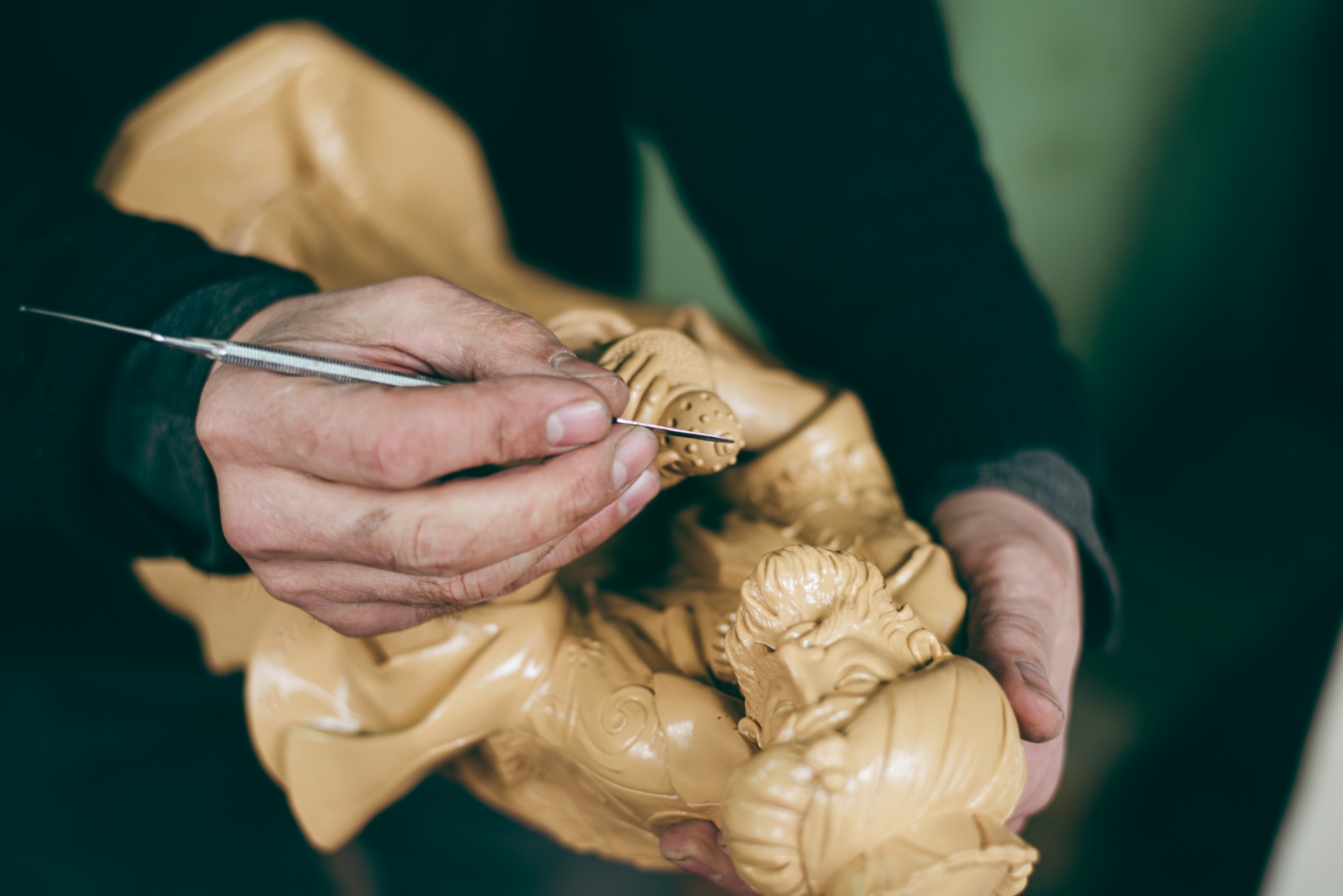 La lavorazione delle figurine del presepio