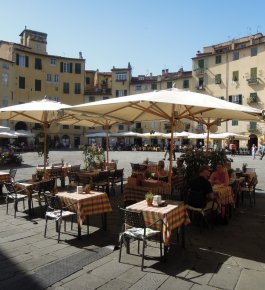 Un tour di visita guidata insolito a Lucca per scoprire i luoghi dei suoi set cinematografici
