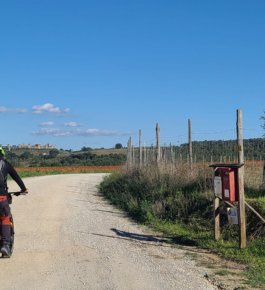 Tour individuale di tre giorni e due notti pedalando sulla via dei pellegrini, nel cuore della Toscana