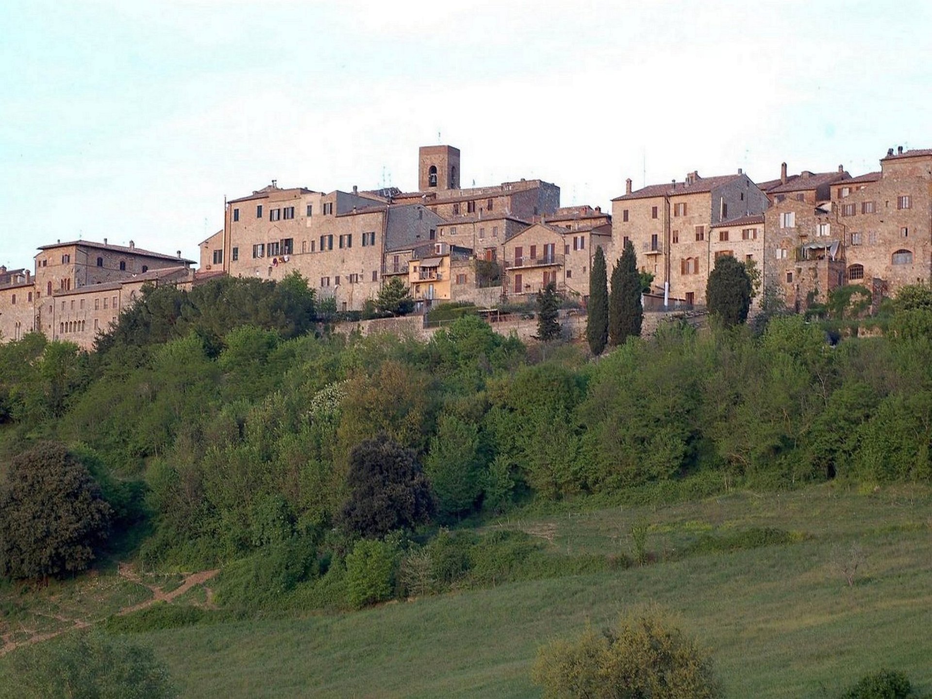 Casole d'Elsa e la valle del torrente Stellate