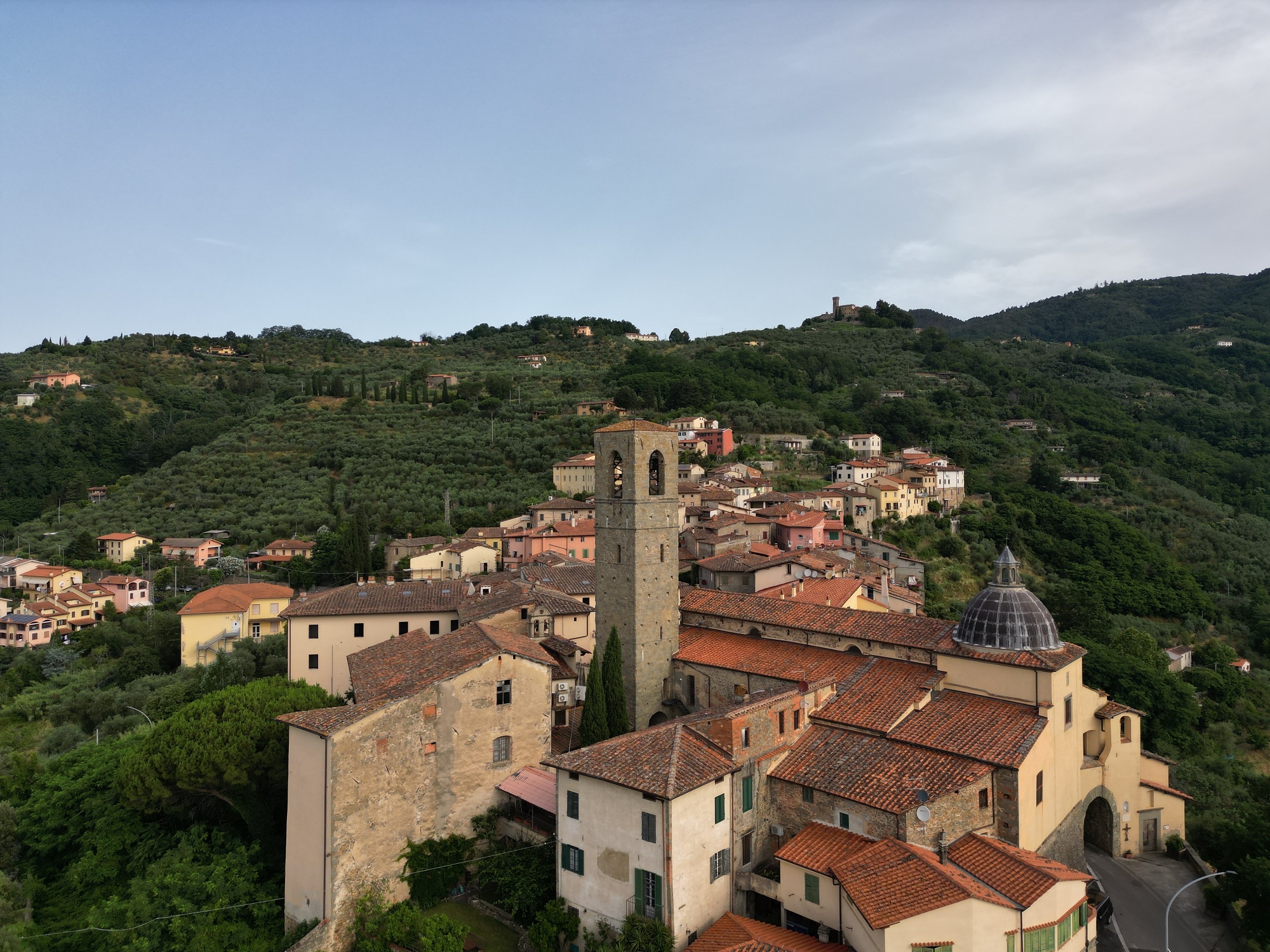 Massa e Cozzile dall'alto