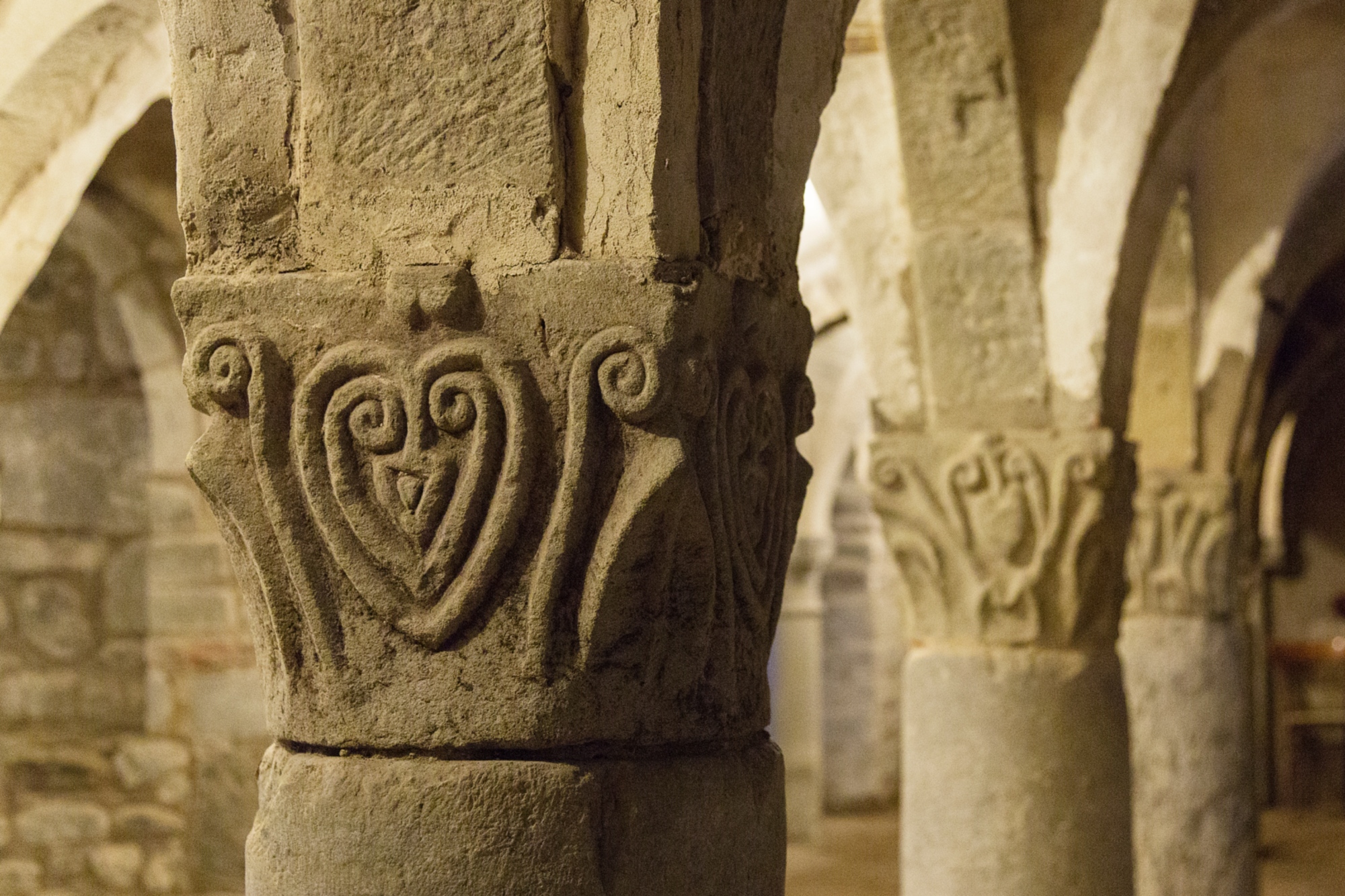 Les chapiteaux de la crypte