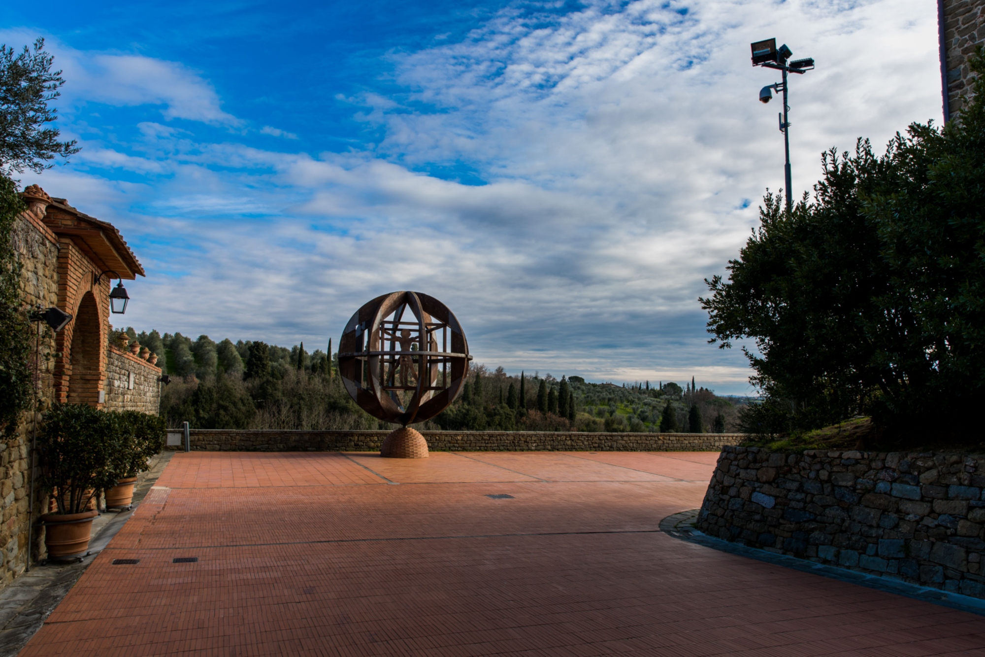 Piazza Guido Masi et l’homme de Vinci