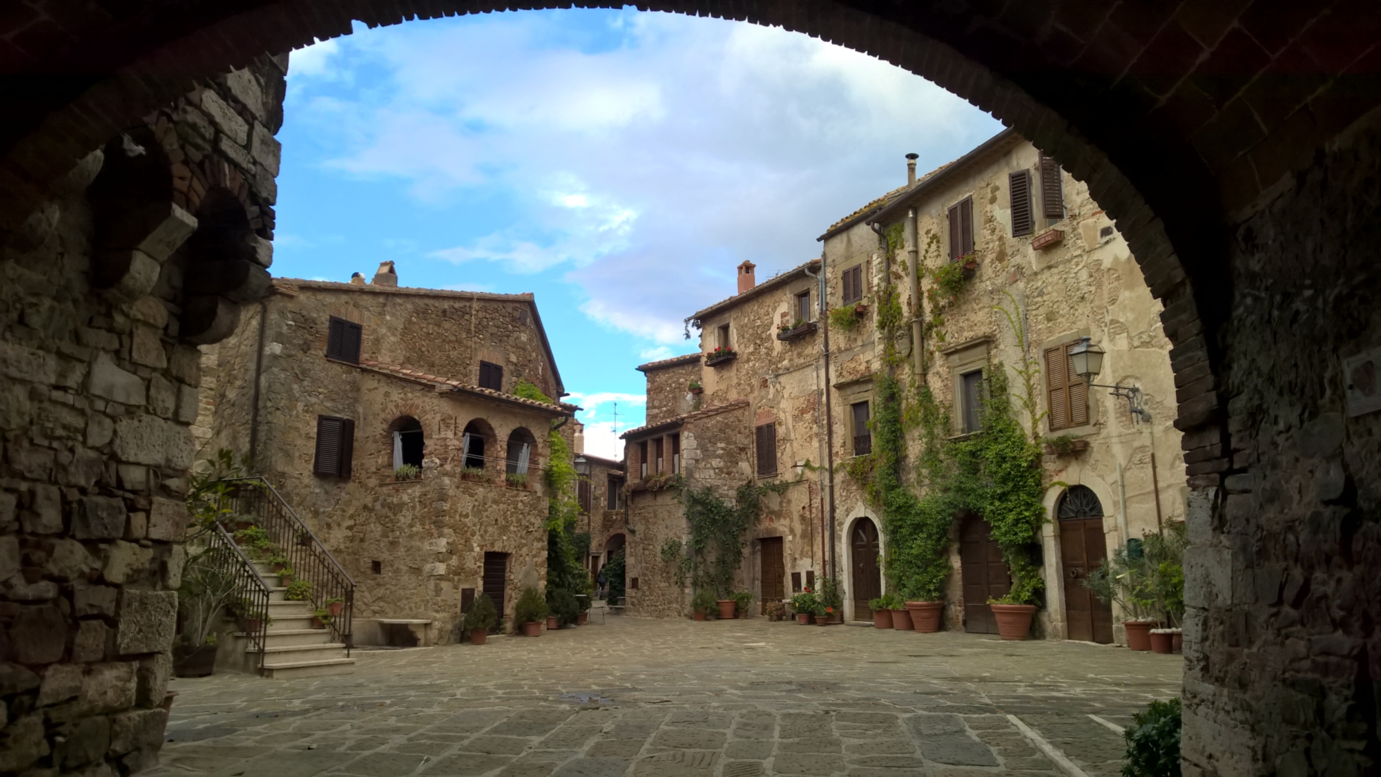 Piazza Castello à Montemerano