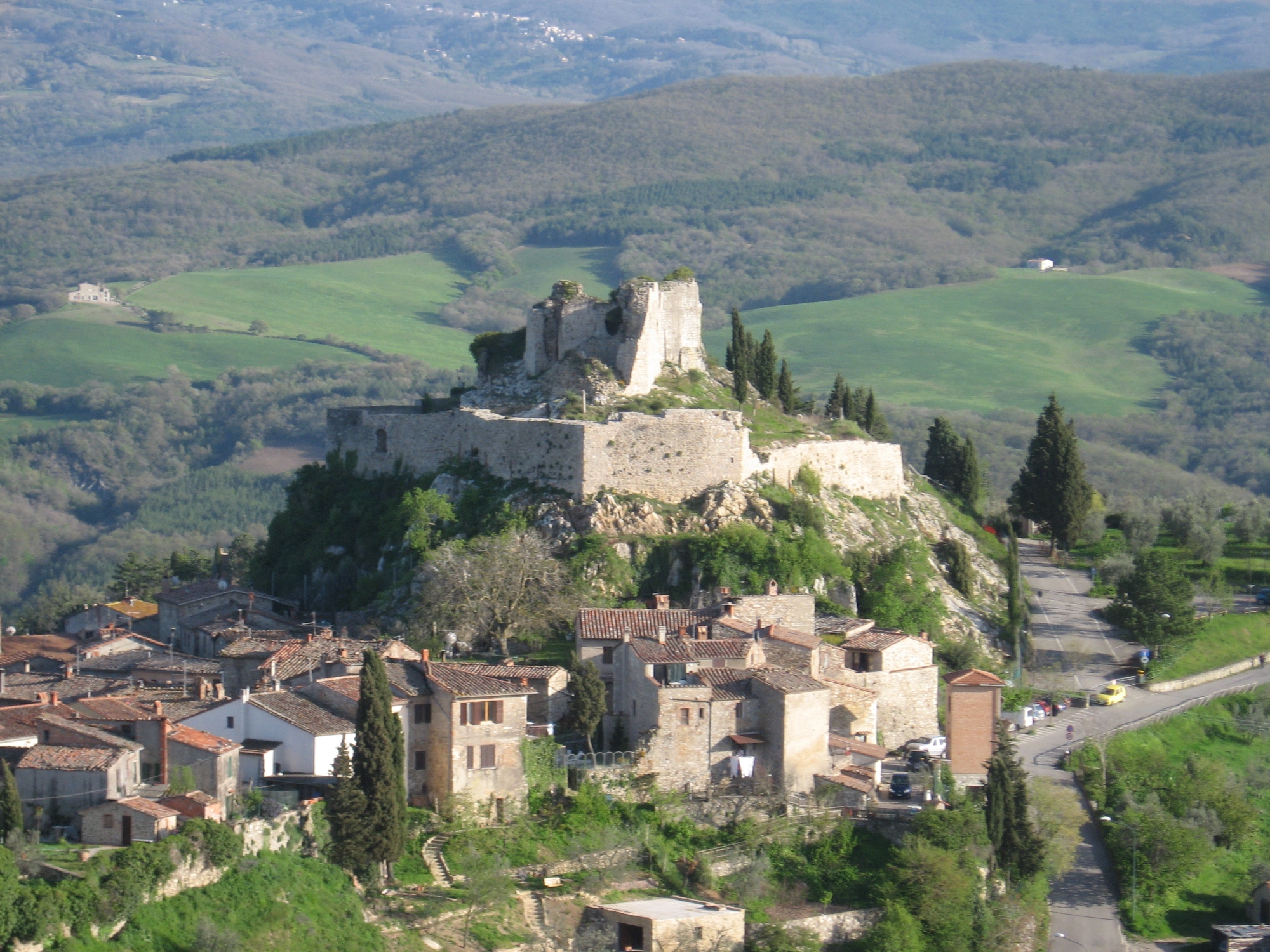 Veduta panoramica della Rocca con la Val d'Orcia intorno