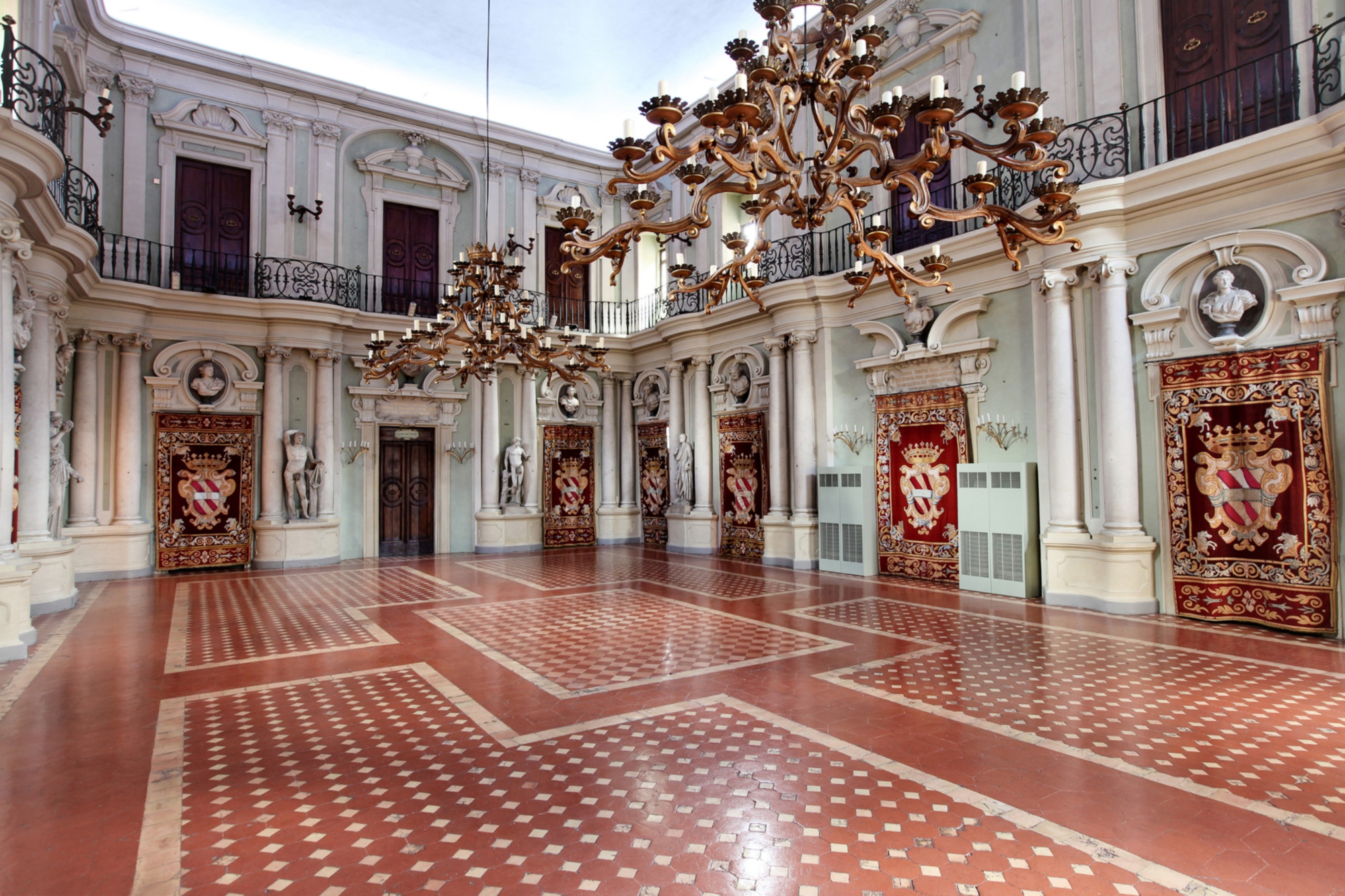 Le hall du Palazzo Corsini, siège de la Biennale des Antiquaires