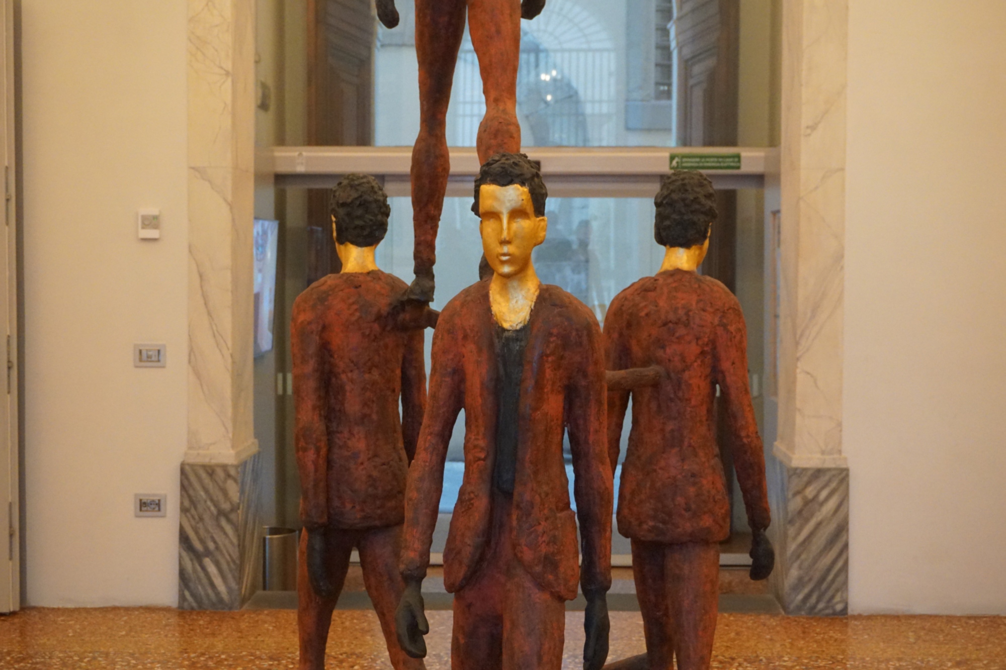 Les sculptures à l’entrée du Palazzo de' Rossi