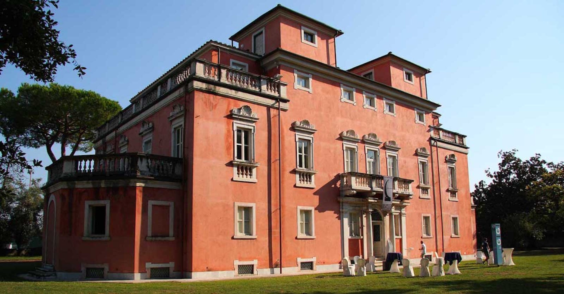 Vue extérieure de la Villa La Rinchiostra