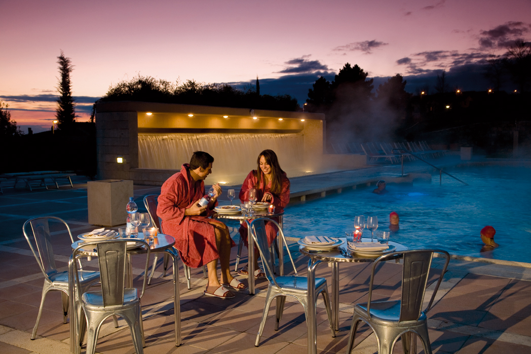 La piscine extérieure de Grotta Giusti