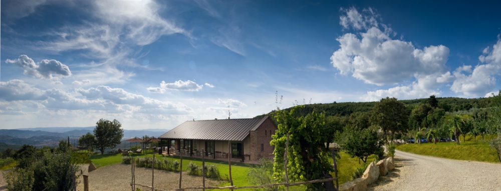 Extérieur de la cave de Podere Pomaio