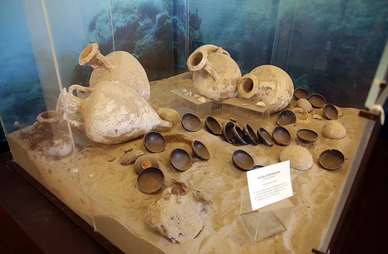 Matériel récupéré dans l'épave du Montecristo