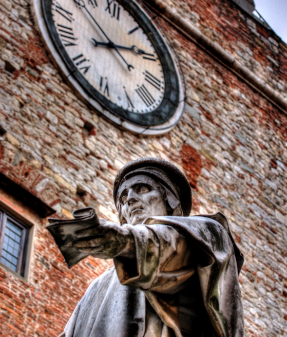 Statue de Francesco Datini sculptée par Antonio Garella en 1896