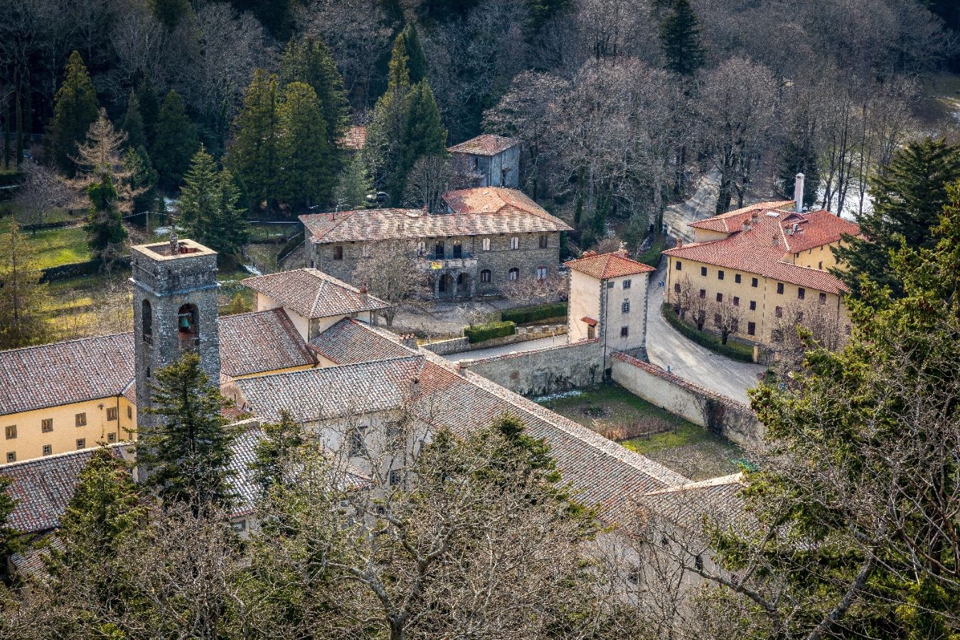 Vue aérienne de l’abbaye de Vallombrosa