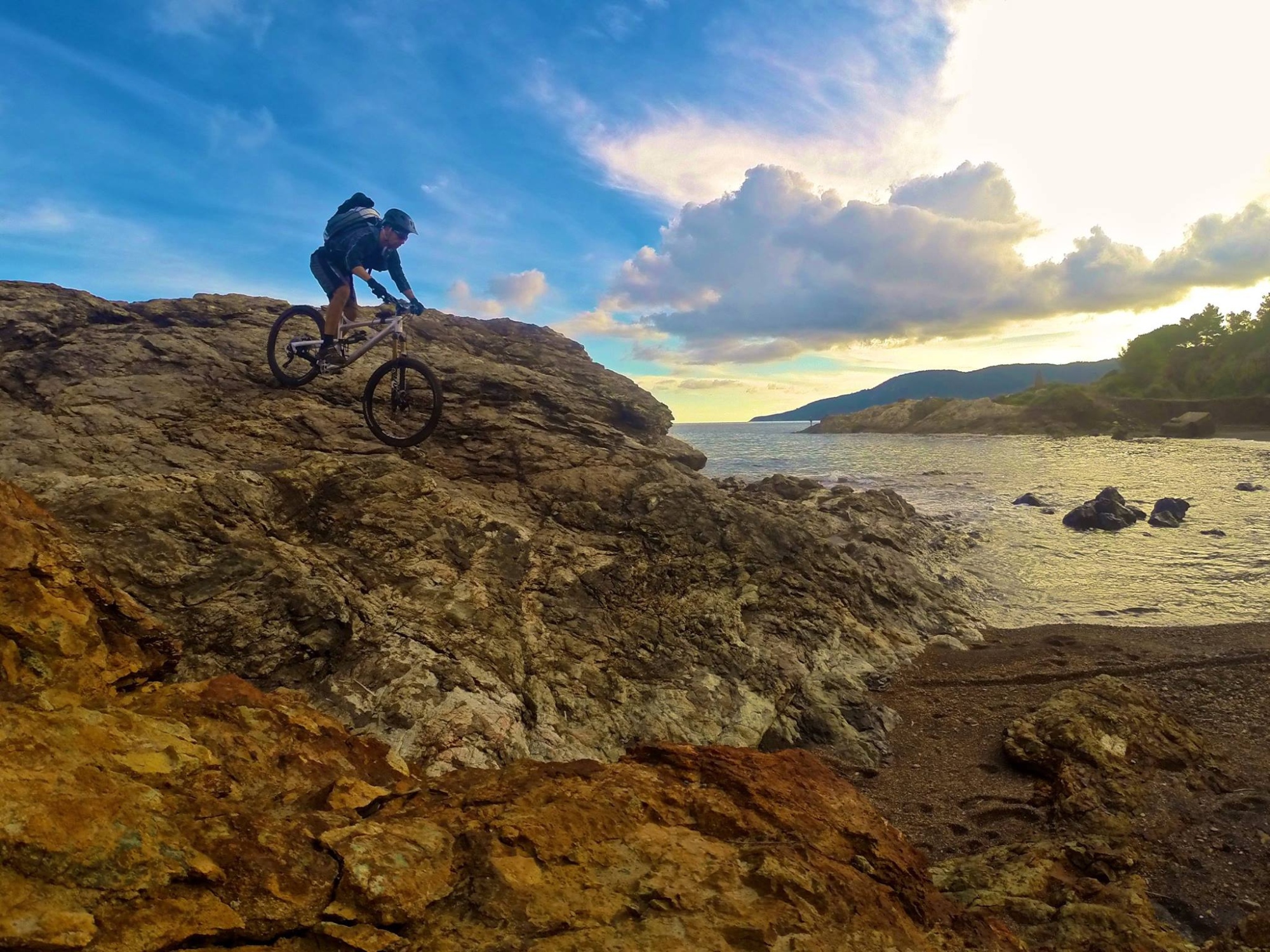 À vélo au bord de la mer