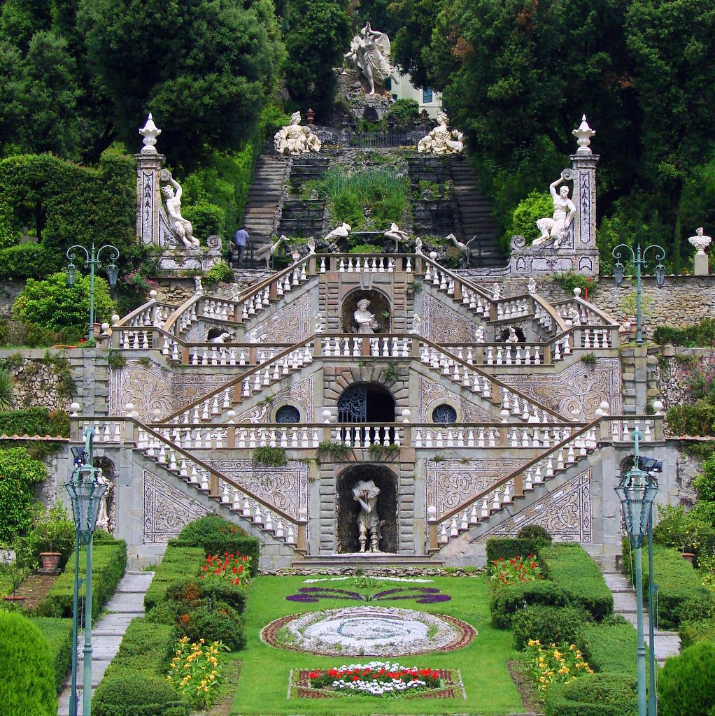 Villa Garzoni, escaliers