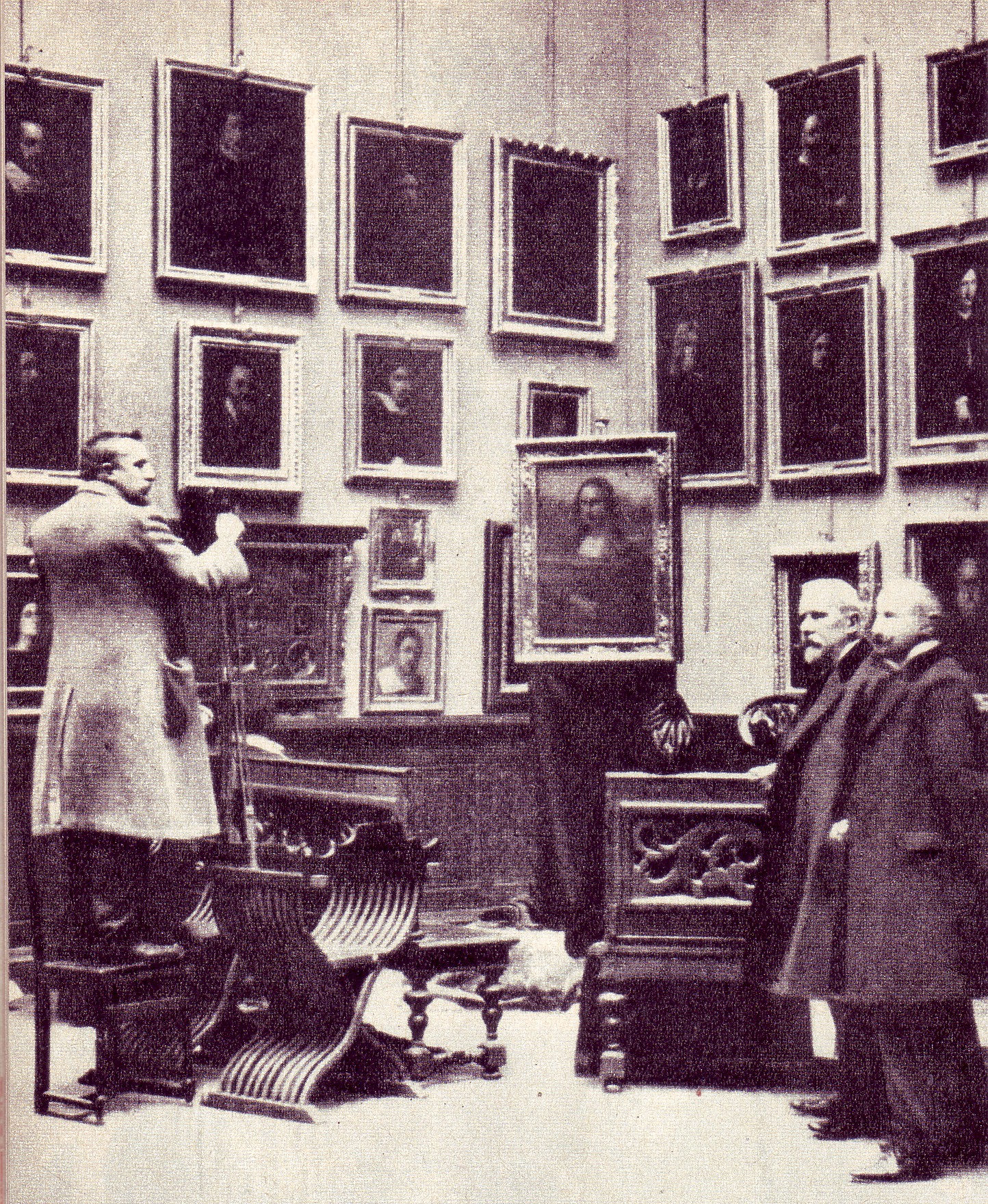 Portrait de Mona Lisa en Italie à Florence en 1913 après avoir été récupéré