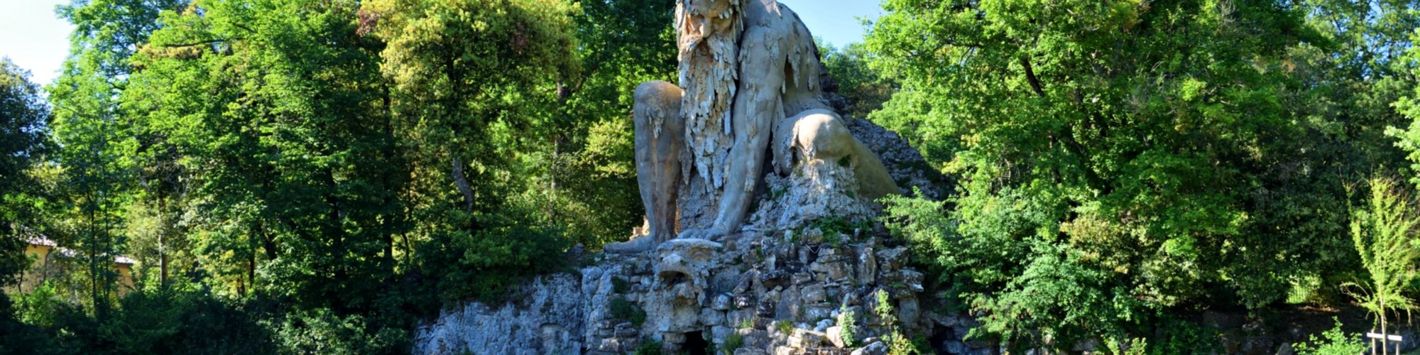 Il Colosso dell'Appennino del Giambologna, scultura situata a Firenze nel parco di Villa Demidoff