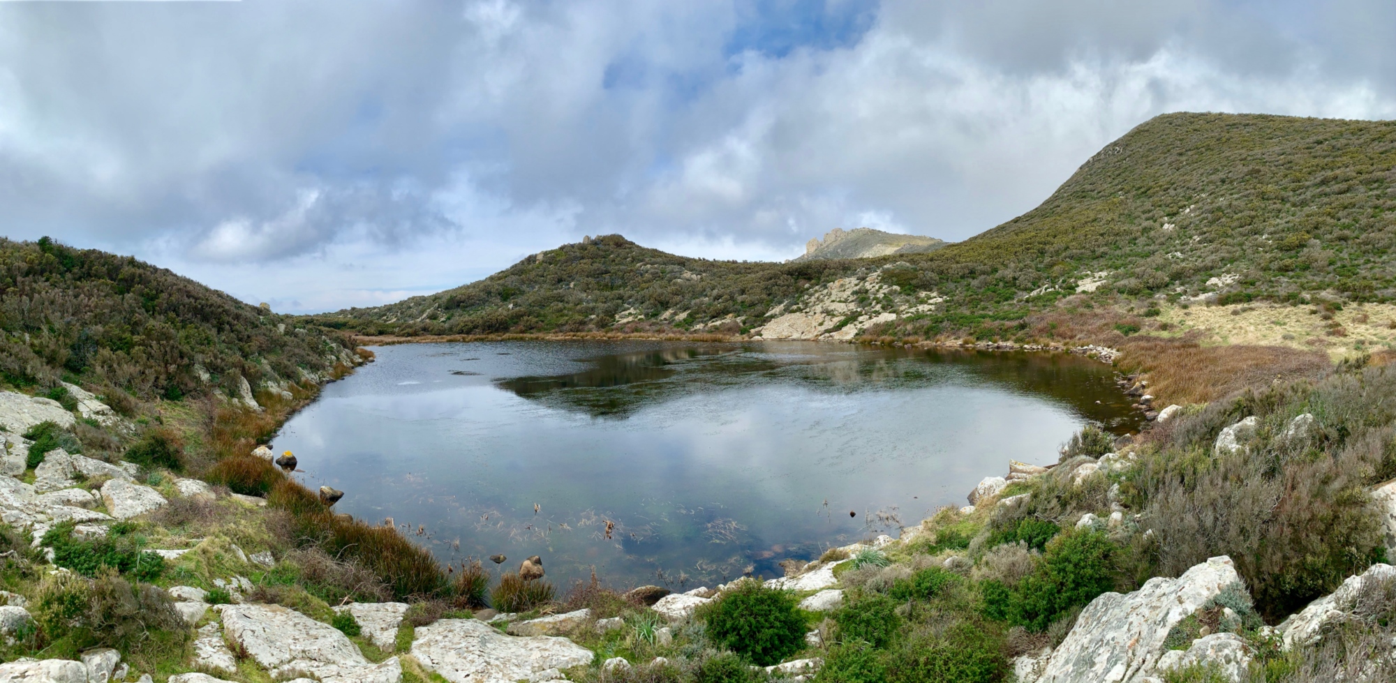 Le sentier du Stagnone, le « petit lac » de l'île de Capraia