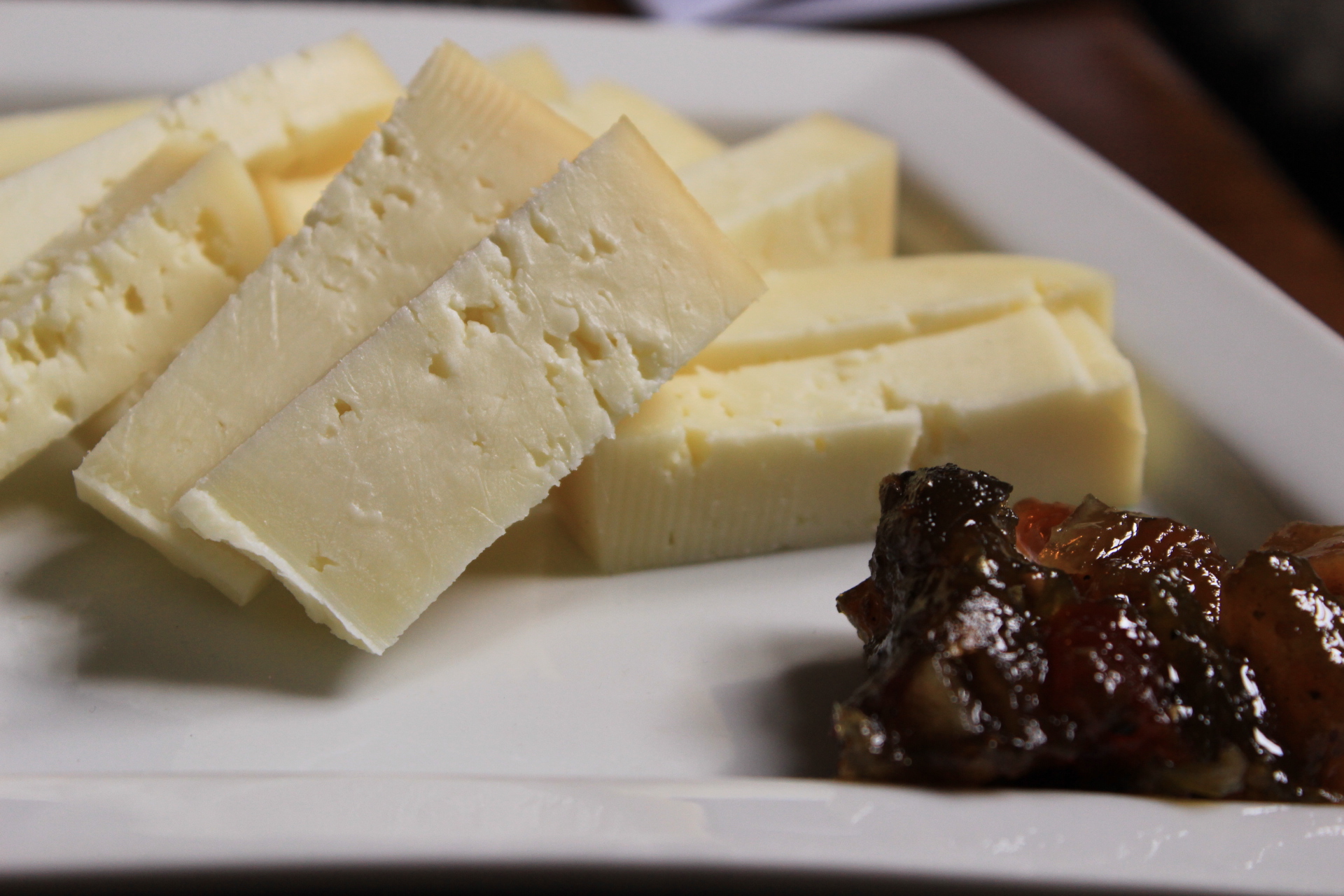 Fromage pecorino et confiture