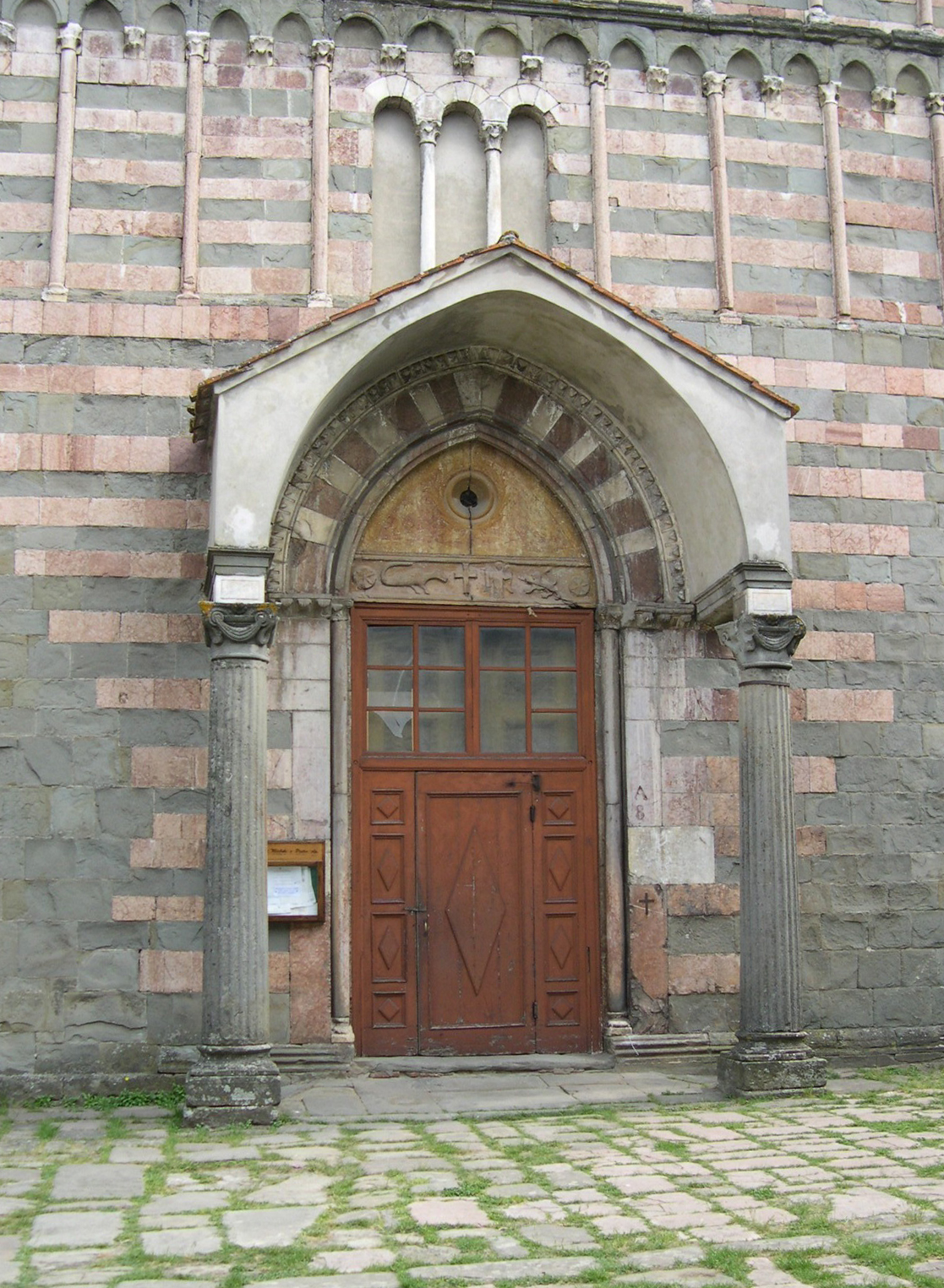 Portail d'entrée de l'église