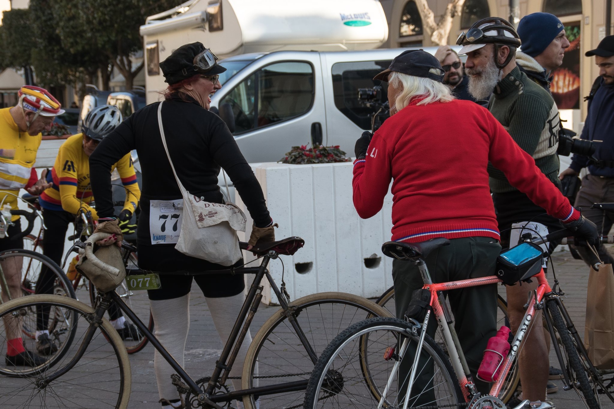 Voyage en vélo d'époque sur les routes blanches de la Toscane