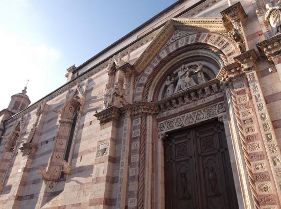 La porte latérale de la Cathédrale