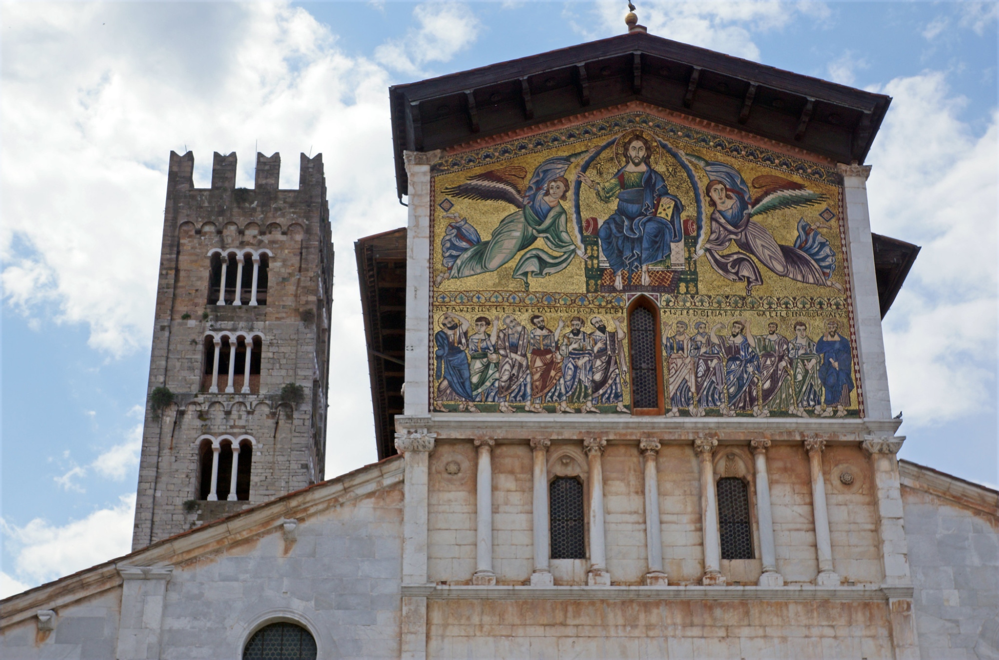 La mosaïque de la façade de la Basilique