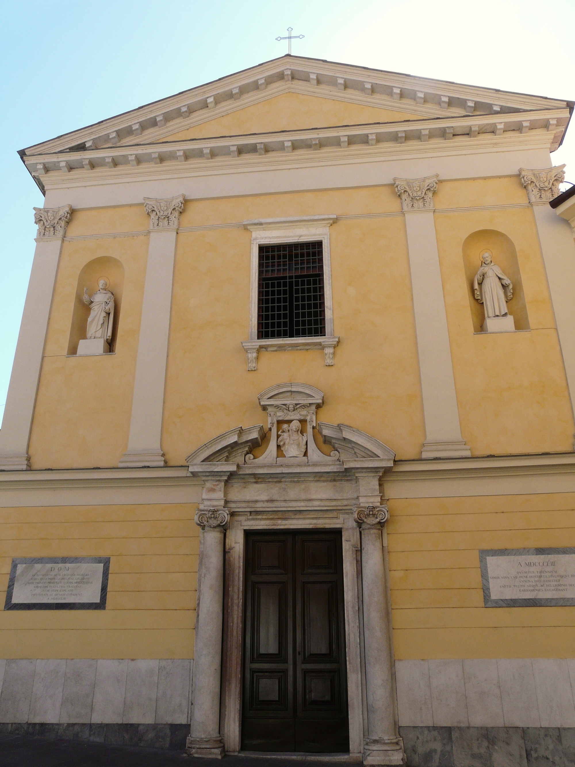 L'église des Carmes à Carrare