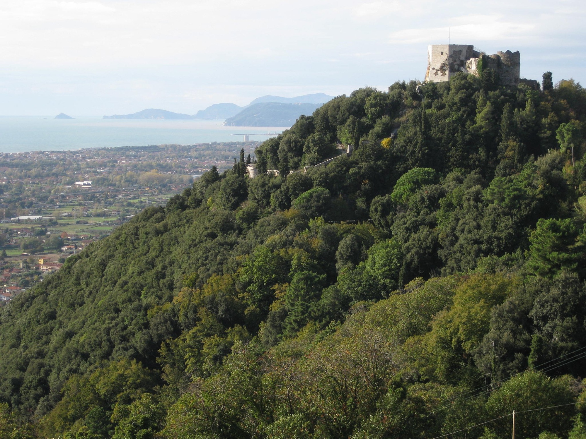 Château Aghinolfi, Montignoso