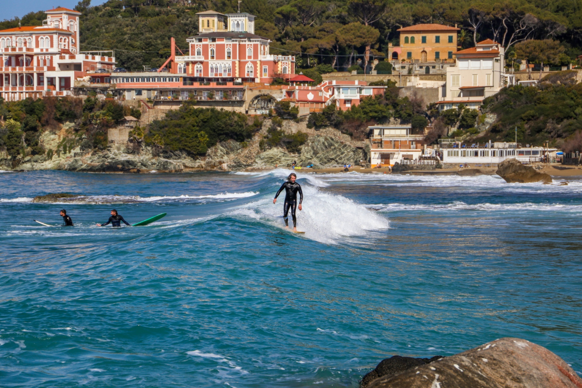 Surf dans la baie de Quercetano