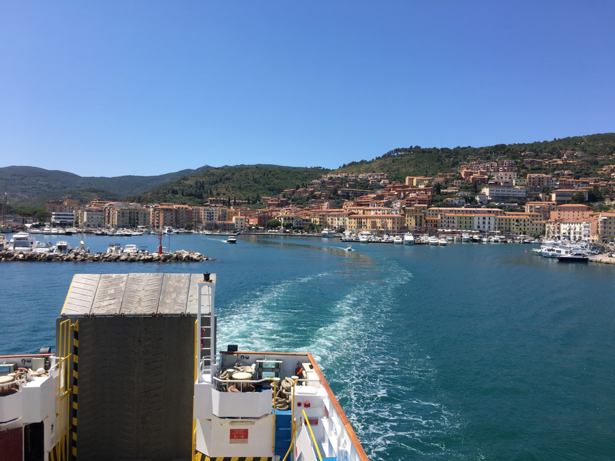 L'Île du Giglio vue d'un ferry