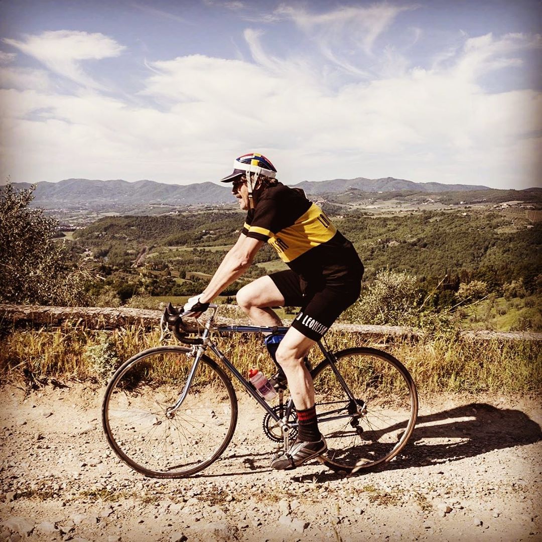 En vélo d'époque le long des routes blanches de la Toscane