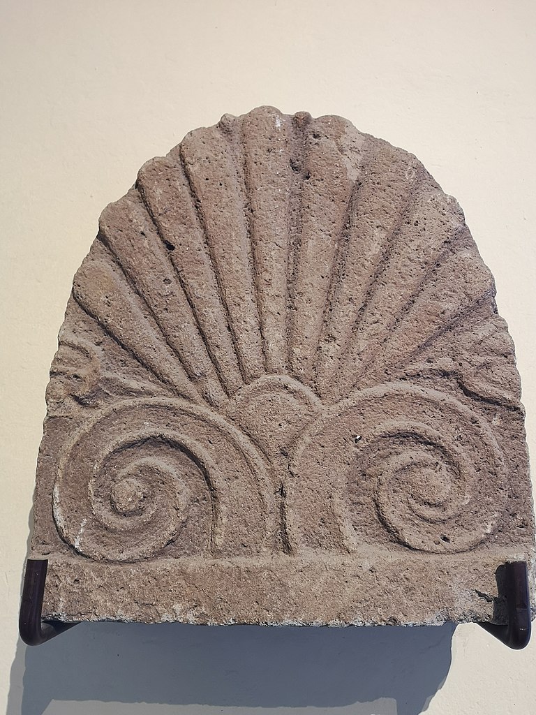 Bas-relief de la palmette, symbole du musée