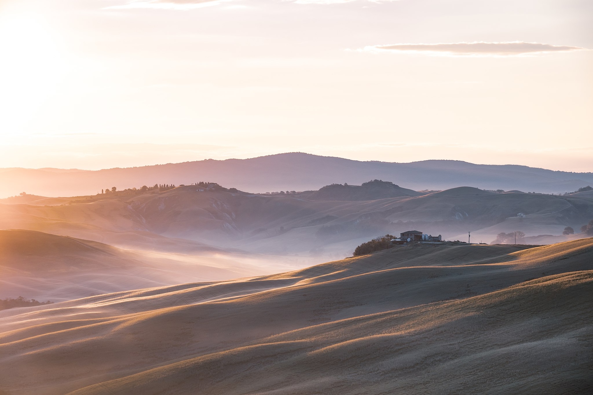 Lever du soleil dans la Réserve naturelle régionale des Crete dell'Orcia