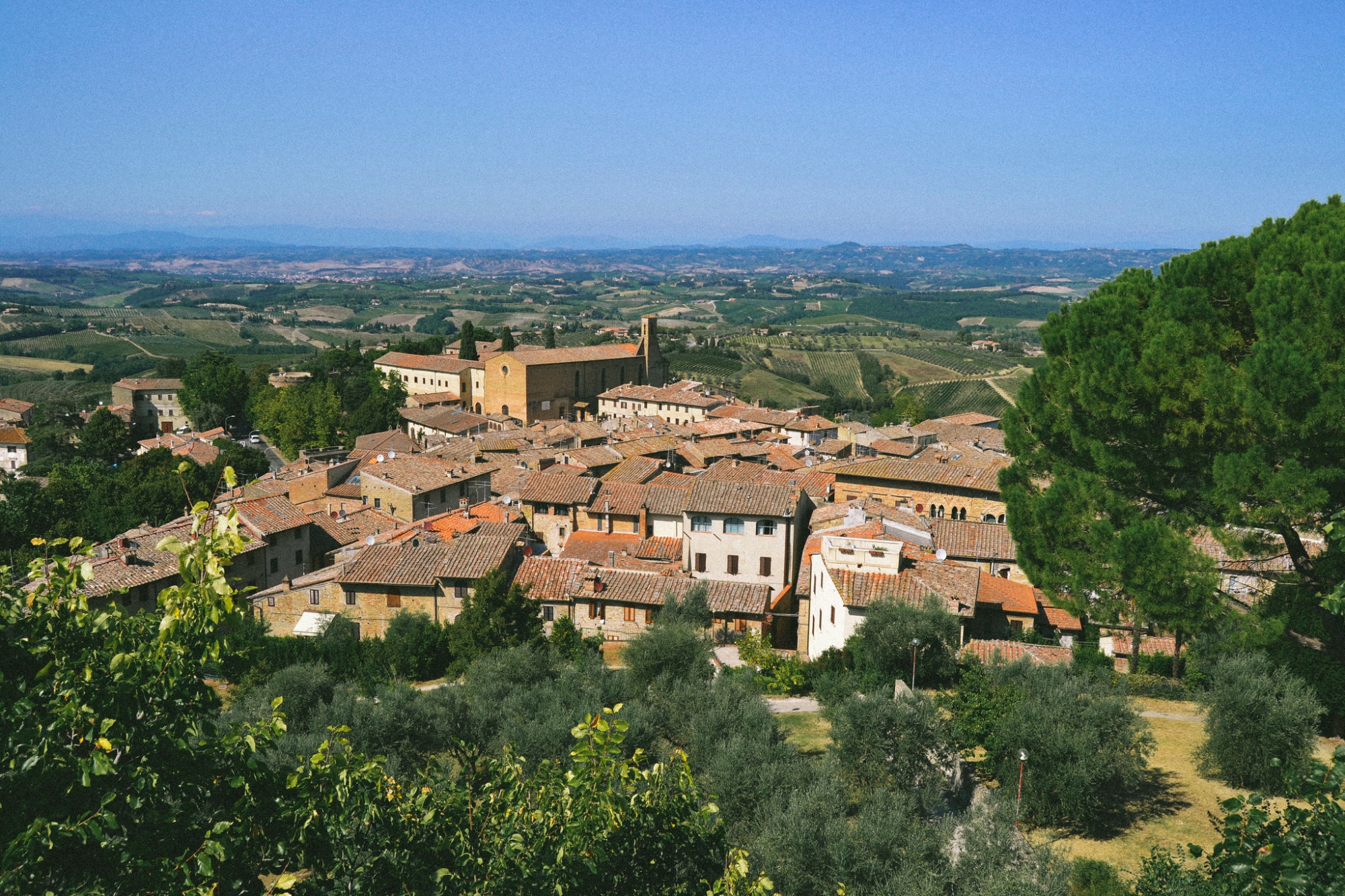 Tipico borgo toscano ripreso dall'alto.