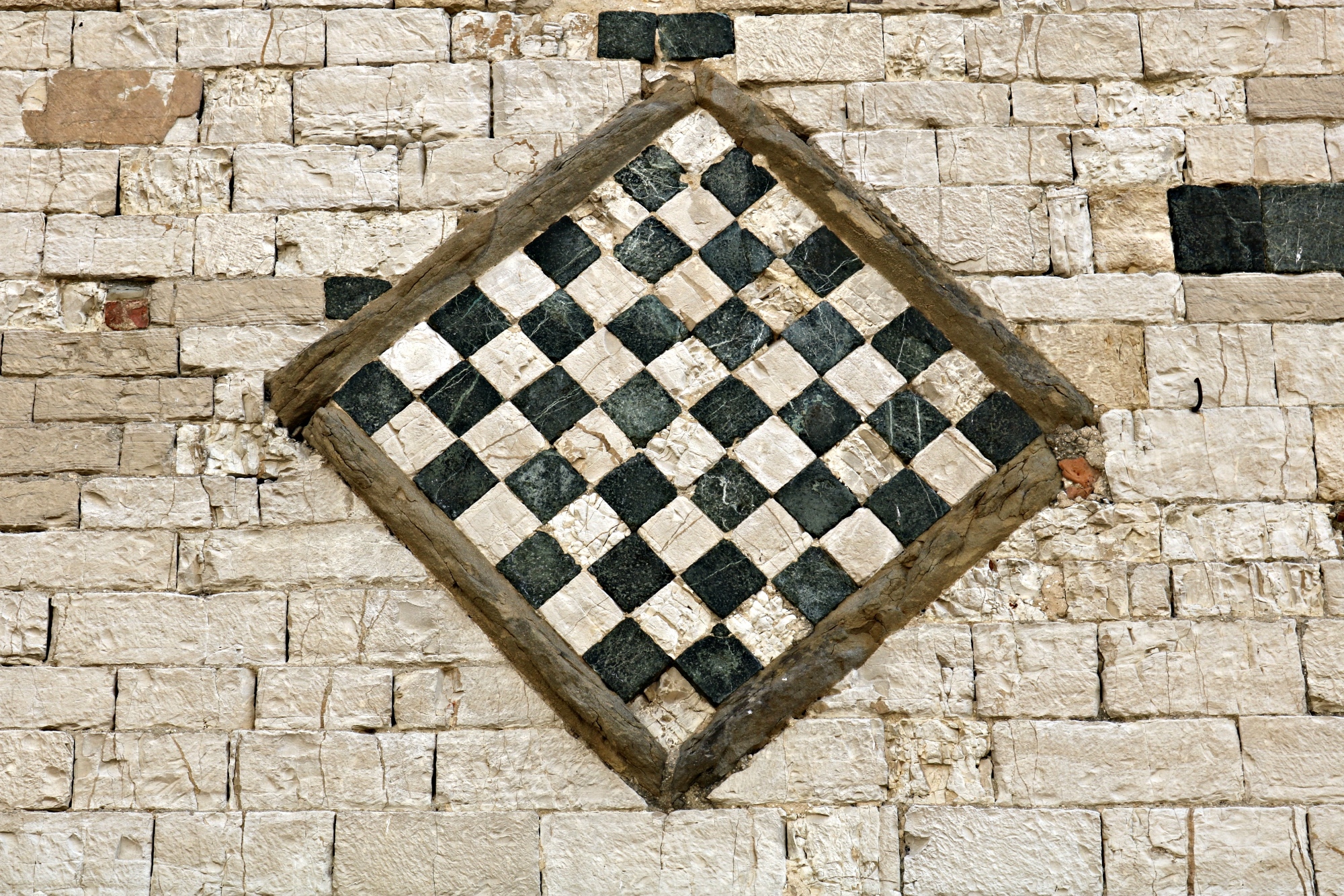 le motif damier d'une église paroissiale