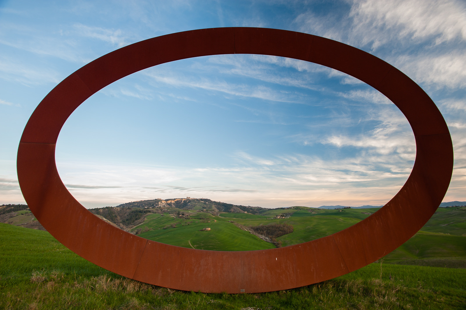 Œuvre de Mauro Staccioli à Volterra