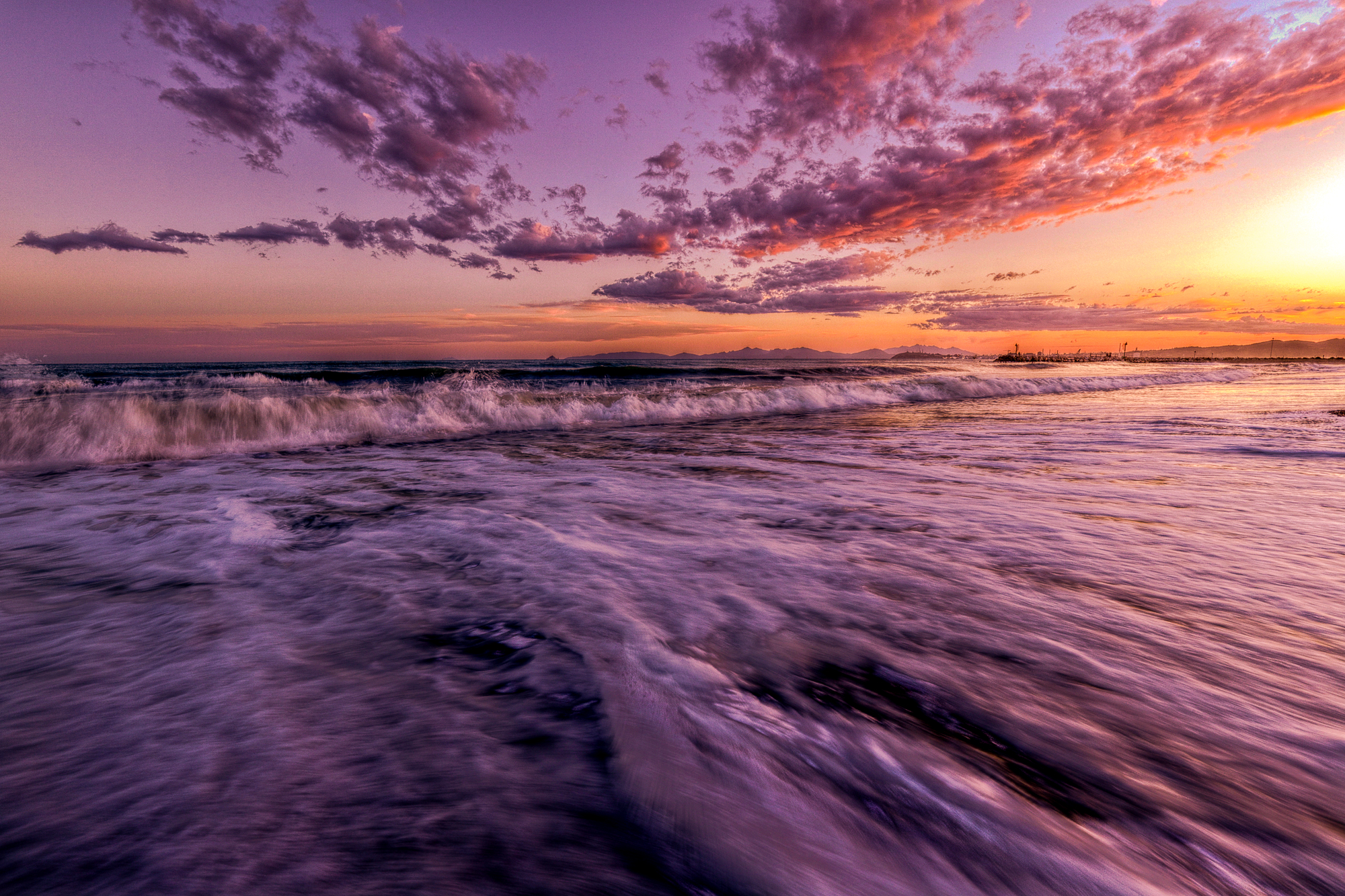 La mer de Sterpaia au coucher du soleil