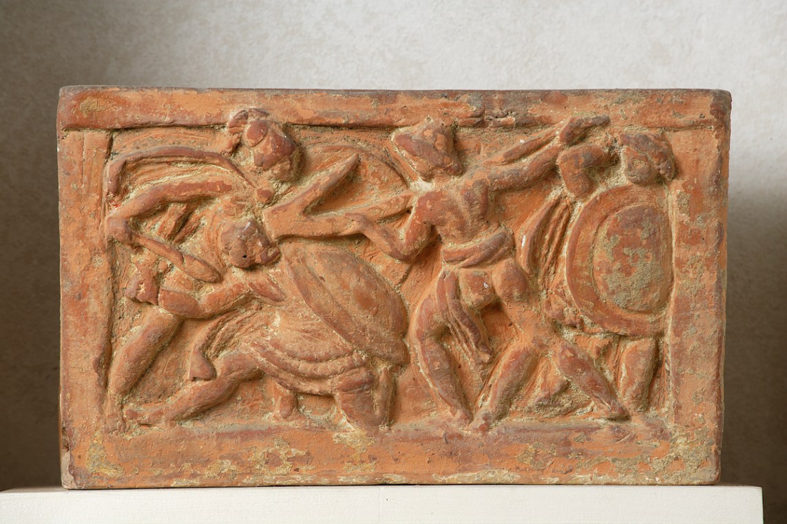 Urnetta di terracotta con il mito dell’eroe con l’aratro, Chiusi, II sec. a.C.